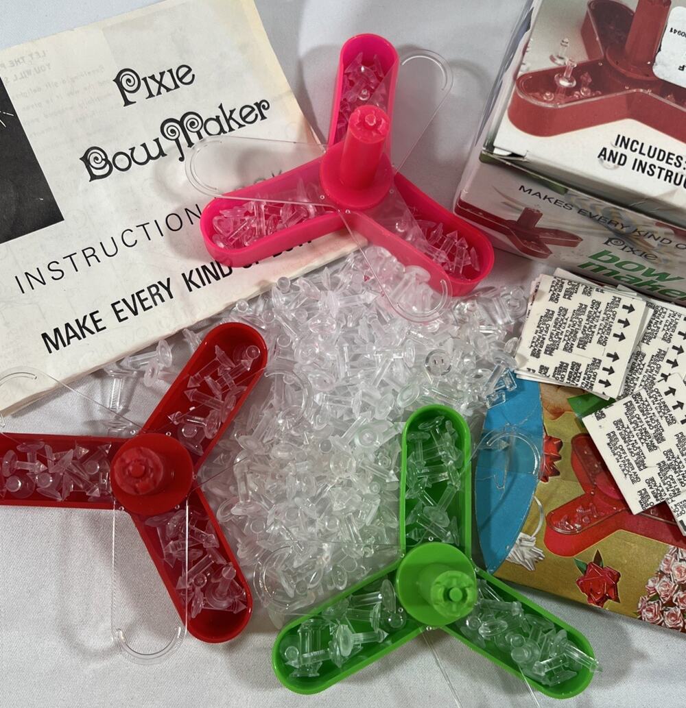 Vintage BIG LOT Pixie Bow Maker Kit 100s Bow Pins & Instructions Green Pink Red